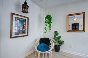 Interior - Coco's Uptown Funky Cabana-Walk to Downtown (St. Augustine)