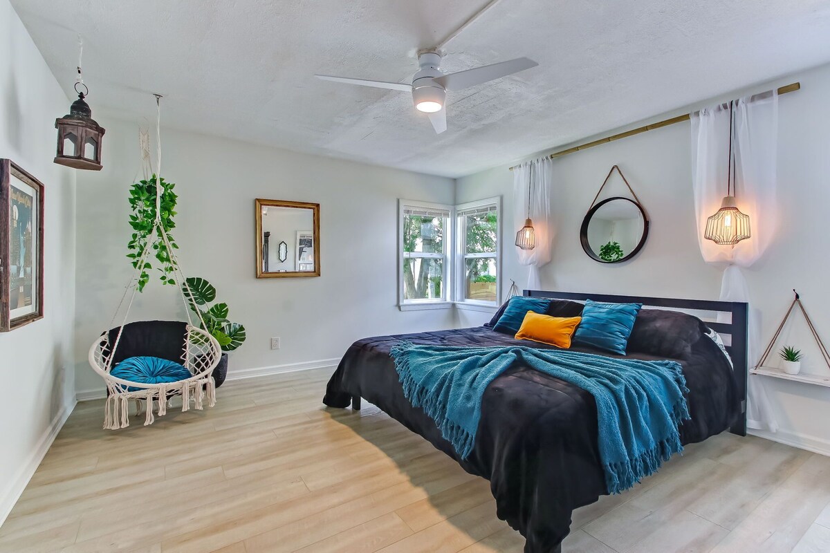 Photo 3 of Coco's Uptown Funky Cabana-Walk to Downtown