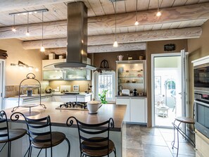 Refrigerador, horno, parrilla de estufa y lavavajillas 