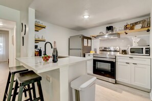 Fridge, microwave, oven, stovetop - Havana Cabana- Close to Beach & Restaurants (St. Augustine)