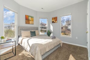 5 bedrooms, in-room safe, desk, iron/ironing board