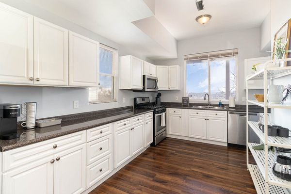 Frigorífic, microones, forn i placa de cuina