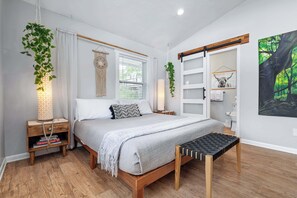 4 habitaciones, tabla de planchar con plancha, cuna de viaje y wifi 