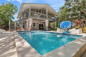 Unclassified image, 4 of 90, button