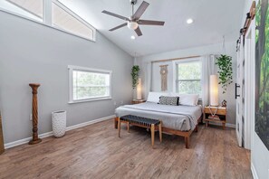 4 bedrooms, iron/ironing board, WiFi, bed sheets