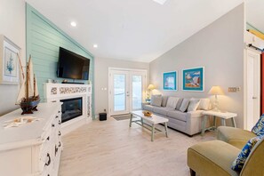 テレビ、暖炉、書斎 / ワークスペース