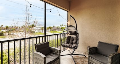 3 King Bd Condo~Pool-Bikes-Beach-Golf Supplies-Baby Equip-Walk to Dining & Shops