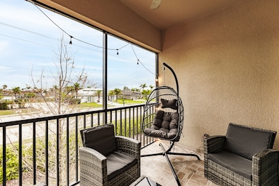 3 King Bd Condo~Pool-Bikes-Beach-Golf Supplies-Baby Equip-Walk to Dining & Shops