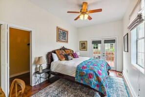 3 bedrooms, iron/ironing board, travel cot, WiFi - Uptown double near shopping, restaurants and bars! (New Orleans)