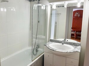 Bathtub - Floor -4, view ski slopes, fitness, swimming pool, terrace, tv, ski locker, 33m², Barèges/La Mongie (La Mongie)