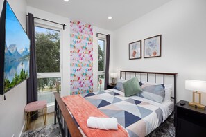 4 bedrooms, iron/ironing board, free WiFi, bed sheets - Lustrous Abode 4B3B QUEEN BEDS (Torrance)