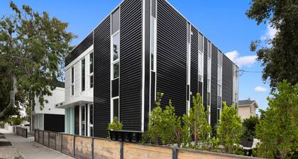 Lustrous Abode 4B3B QUEEN BEDS