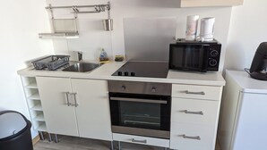 茶具/咖啡用具、冰箱、微波炉、烤箱