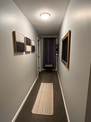 Interior - Beautiful cozy2 bedrooms located in a safe community just minutes from downtown. (East Hartford)