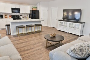 Smart TV, table tennis - New Home 3mi from Talladega Superspeedway (Lincoln)