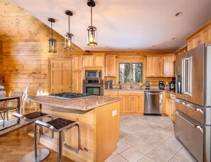 Private kitchen - Beautiful chalet, mins to Hunter/Windham slopes (Jewett)