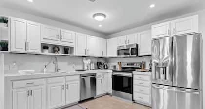 Centrally located Family-business Home