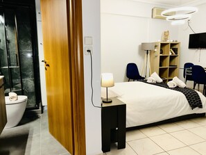 1 chambre, fer et planche à repasser, Wi-Fi, draps fournis