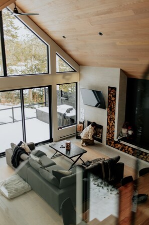 Smart-TV, peis, videospill og fotballspill