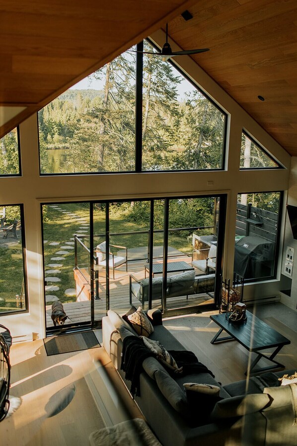 Smart-TV, peis, videospill og fotballspill