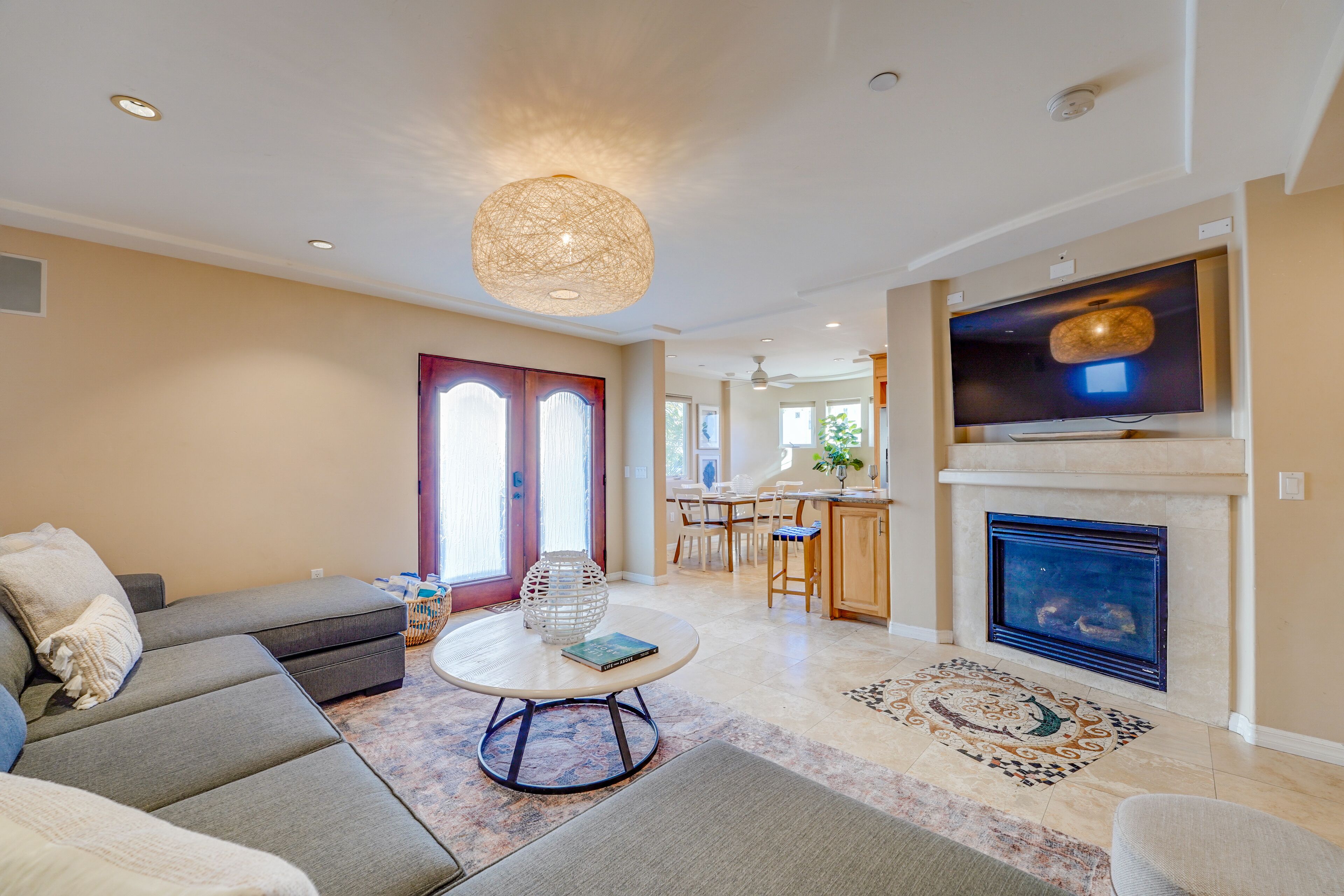 Smart TV, fireplace, stereo