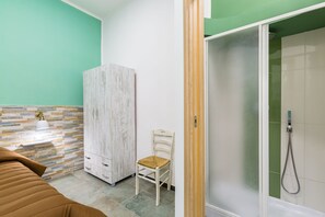 1 quarto, Wi-Fi de cortesia, roupa de cama