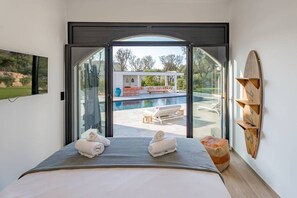 5 bedrooms, free WiFi - Villa Blue Pearl, 10 pers, piscine chauffée, 10 minutes plage à pieds (SAINTE LUCIE DE PORTO VECCHIO)