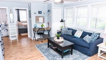 2 bedrooms, desk, free WiFi, bed sheets