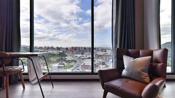 Superior Room, 1 King Bed | City view