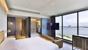 ห้องพรีเมียม, เตียงคิงไซส์ 1 เตียง | มินิบาร์, ตู้นิรภัยในห้องพัก, โต๊ะทำงาน, พื้นที่ทำงานแบบใช้แล็ปท็อป