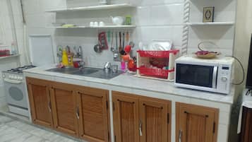 Apartamento conforto | Cozinha americana privada | Geladeira grande, micro-ondas, fogão, cooktop