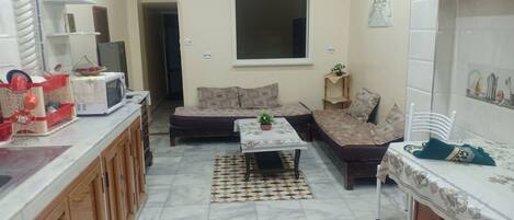 Comfort Apartment | Living room | Flat-screen TV