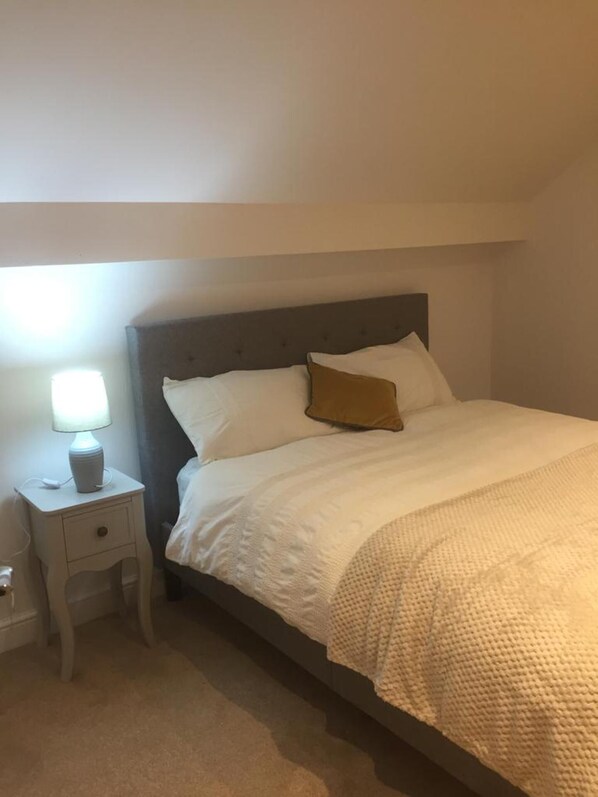 2 bedrooms, iron/ironing board, free WiFi, bed sheets - Charming 2-bed Apartment in Banbury (Banbury)