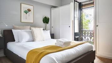 3 bedrooms, desk, iron/ironing board, WiFi