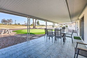 Outdoor dining - Golfer's Haven! Gem w/ Patio & Grill in Sun City (Sun City)