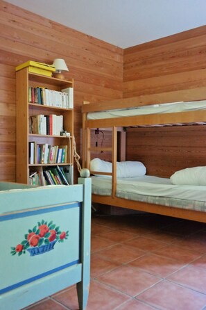 9 bedrooms, iron/ironing board, travel cot, free WiFi