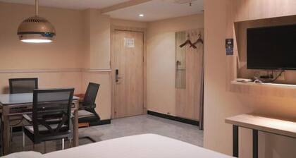 Xingelin Business Hotel