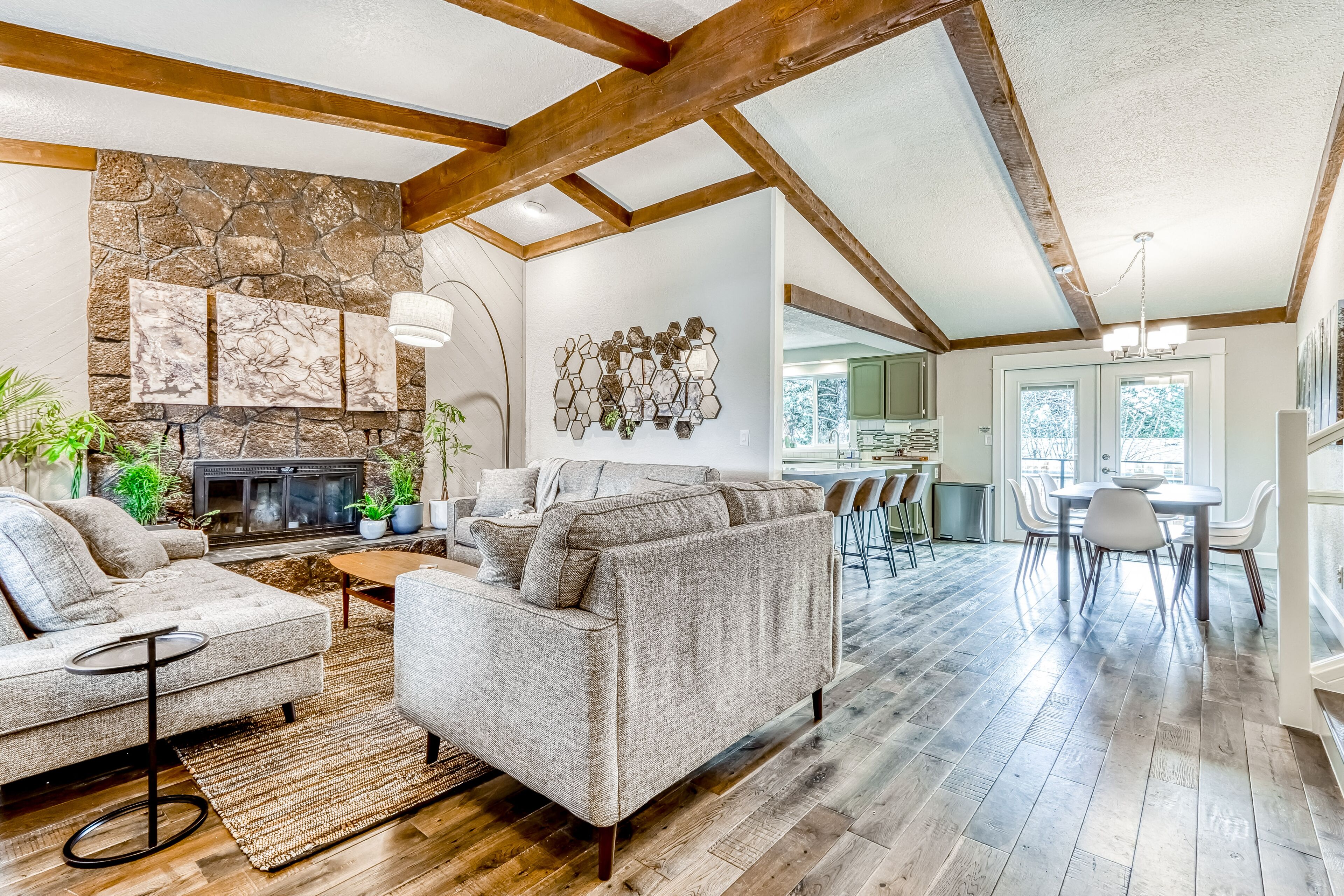Bend oasis near skiing with hot tub, game room, & indoor/outdoor entertainment