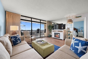 TV - Large Three Bedroom Oceanfront Condo with Pool (Ocean City)