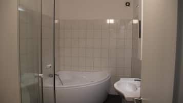 Standard Shared Dormitory | Bathroom