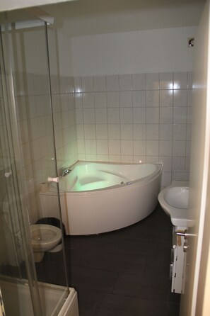 Bathroom - Stay2Night Hostel (Zürich)