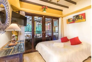 4 bedrooms, in-room safe, desk, iron/ironing board