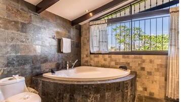 Shower, jetted bath, hair dryer, towels