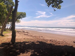 Beach nearby, sun-loungers, beach towels