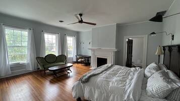 6 bedrooms, WiFi, bed sheets