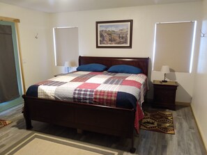 3 bedrooms, desk, iron/ironing board, free WiFi