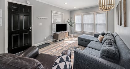 Updated Modern & Spacious 2 bed Apartment Near Everything!