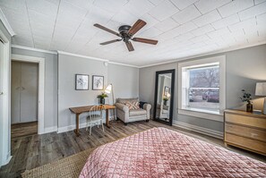 2 bedrooms, desk, iron/ironing board, free WiFi