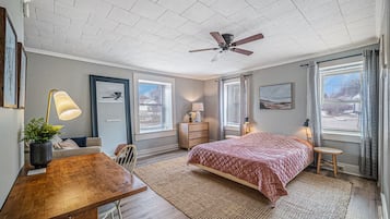 2 bedrooms, desk, iron/ironing board, free WiFi