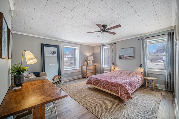 2 bedrooms, desk, iron/ironing board, free WiFi